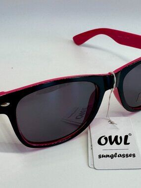 The OWL Retro Two-Tone Sunglasses in Hot Pink & Black are a stylish and versatil